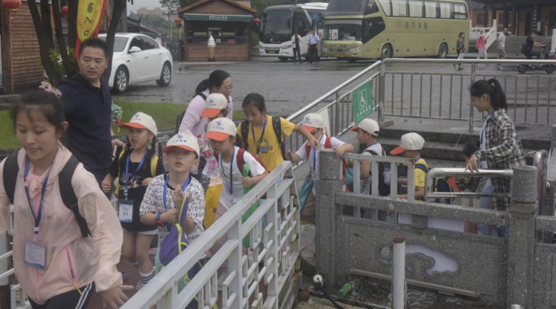 “运河小院士”畅游里运河