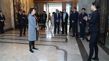 副市长王红红带队赴郑州考察建业集团文旅项目