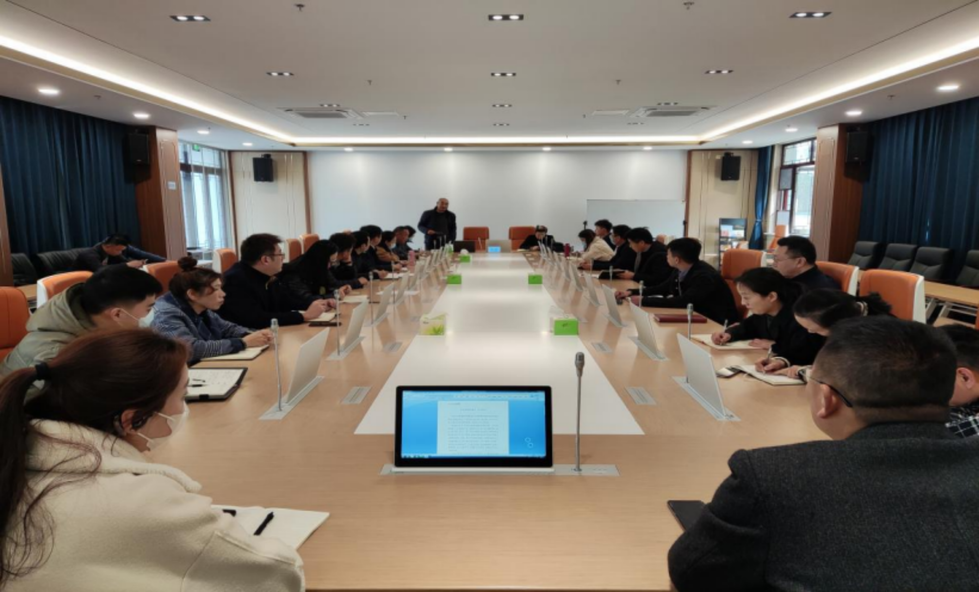 培训讲座中,薛宾围绕安全生产"五大抓手,结合安全生