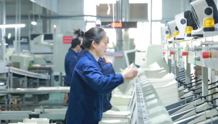 春节不停歇 新春印书忙